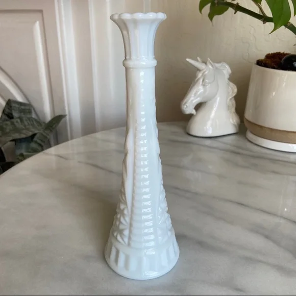 VINTAGE • Milkglass Tall Cottagecore Bud Vase Flower Vessel Milk Glass Romantic - Picture 2 of 7